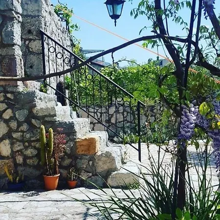 Steinhaus Mimi 1 Holiday home Budva