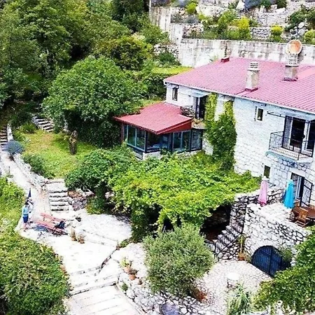 Steinhaus Mimi 1 * Budva
